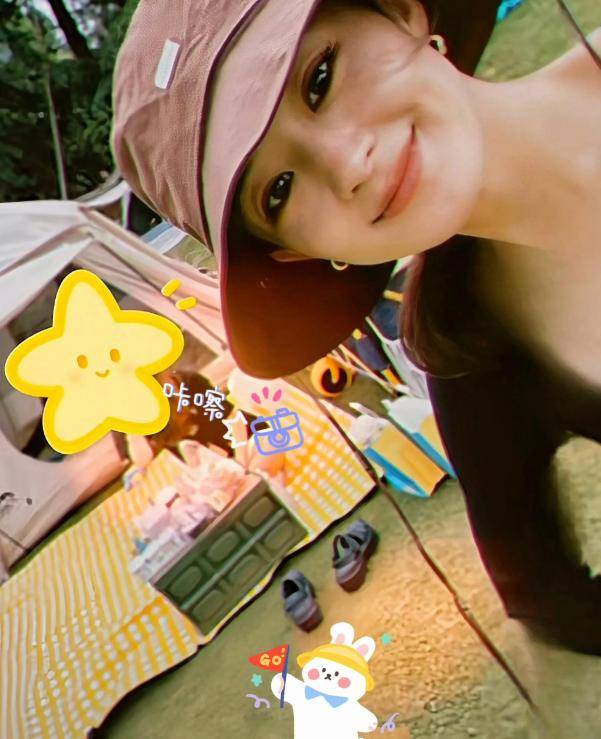 想想坐行李箱不要太萌母子俩露营超惬意冰球突破豪华版赵丽颖带娃游上海5岁(图6) 想想坐行李箱不要太萌母子俩露营超惬意冰球突破豪华版赵丽颖带娃游上海5岁(图6)